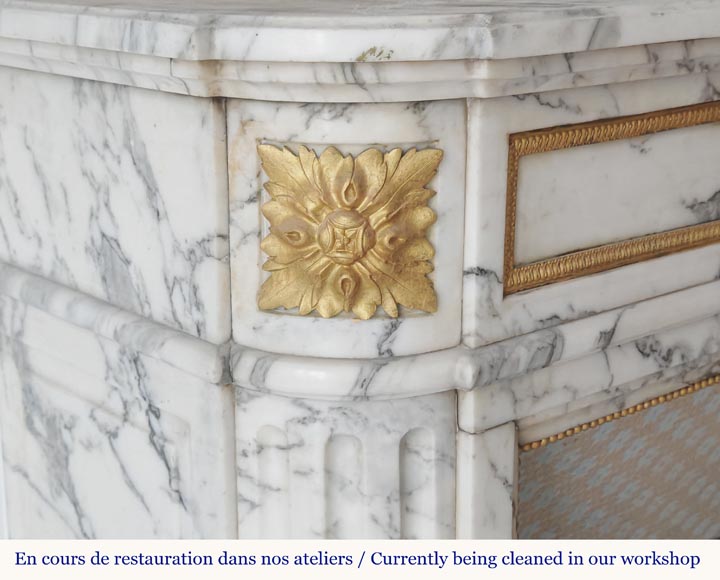Louis XVI style fireplace in Arabescato marble, with bronze decoration Louis XVI style fireplace in Arabescato marble, with bronze decoration-3