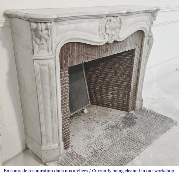 Louis XV style fireplace in Carrara marble, decorated with three shells Louis XV style fireplace in Carrara marble, decorated with three shells-3
