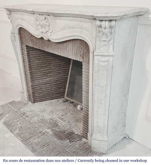 Louis XV style fireplace in Carrara marble, decorated with three shells Louis XV style fireplace in Carrara marble, decorated with three shells-6