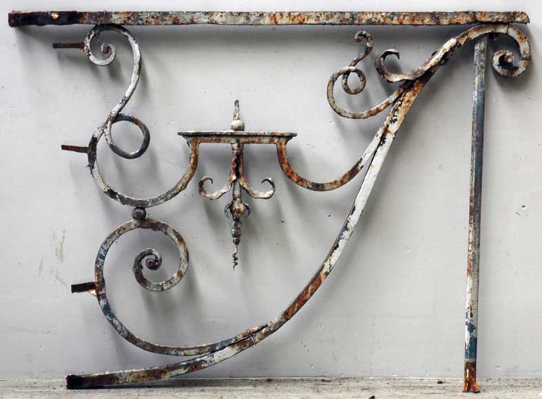 Wrought iron bracket from Large Louis XIV period  Wrought iron bracket from Large Louis XIV period -0