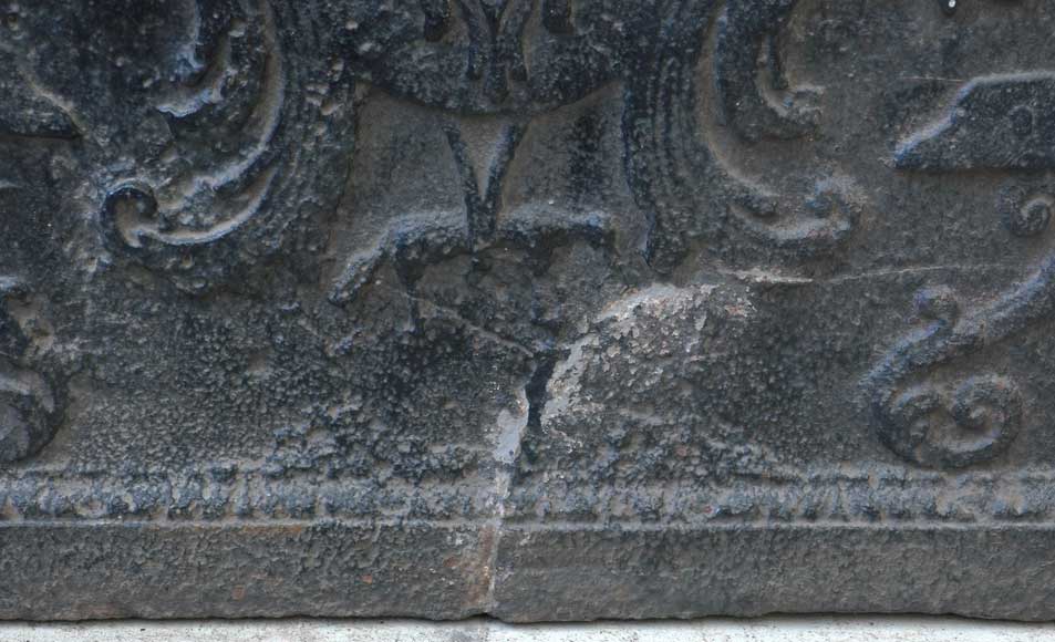 Leopold I fireback with two giants Leopold I fireback with two giants-4