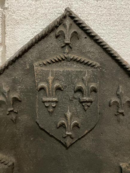 Antique cast iron gothic fireback Antique cast iron gothic fireback-2