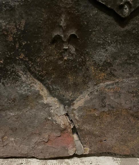 Antique cast iron gothic fireback Antique cast iron gothic fireback-8