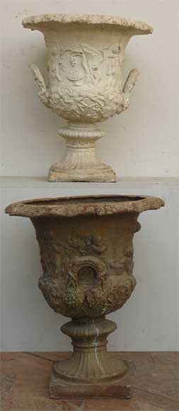 Pair of antique lead vases from the 19th century with putti Pair of antique lead vases from the 19th century with putti-0