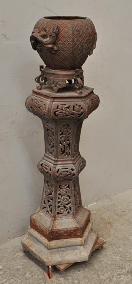 Large antique Chinese style planter in openwork cast iron Large antique Chinese style planter in openwork cast iron-1