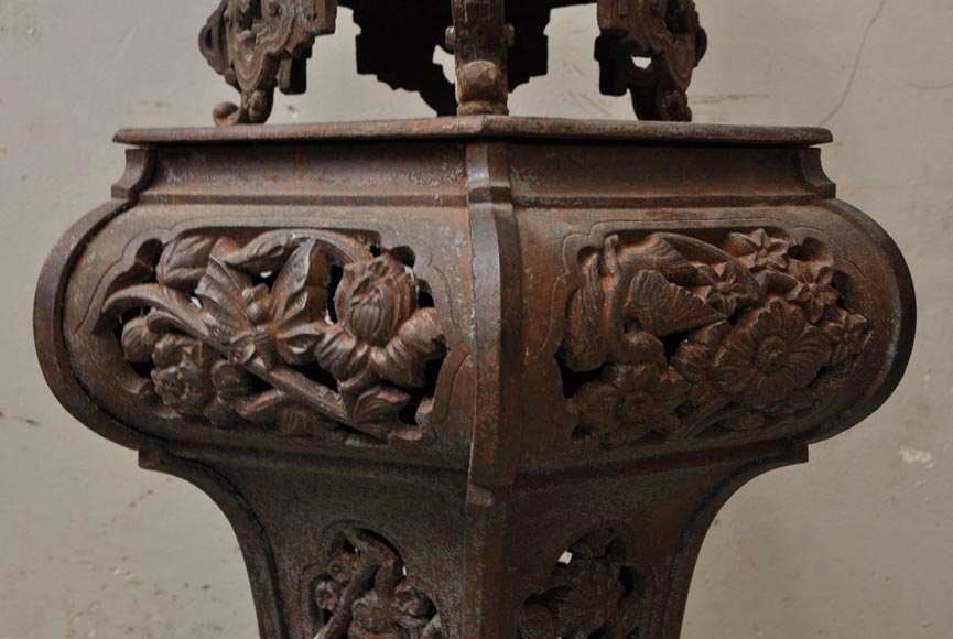 Large antique Chinese style planter in openwork cast iron Large antique Chinese style planter in openwork cast iron-11