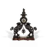 Exceptional large clock with the Fô dogs