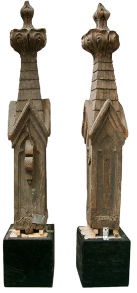 Two wooden roof finials - Monumental and structures