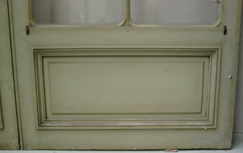Double sliding door.-3