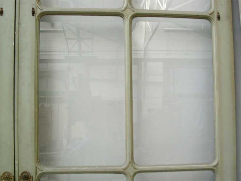 Double sliding door.-4