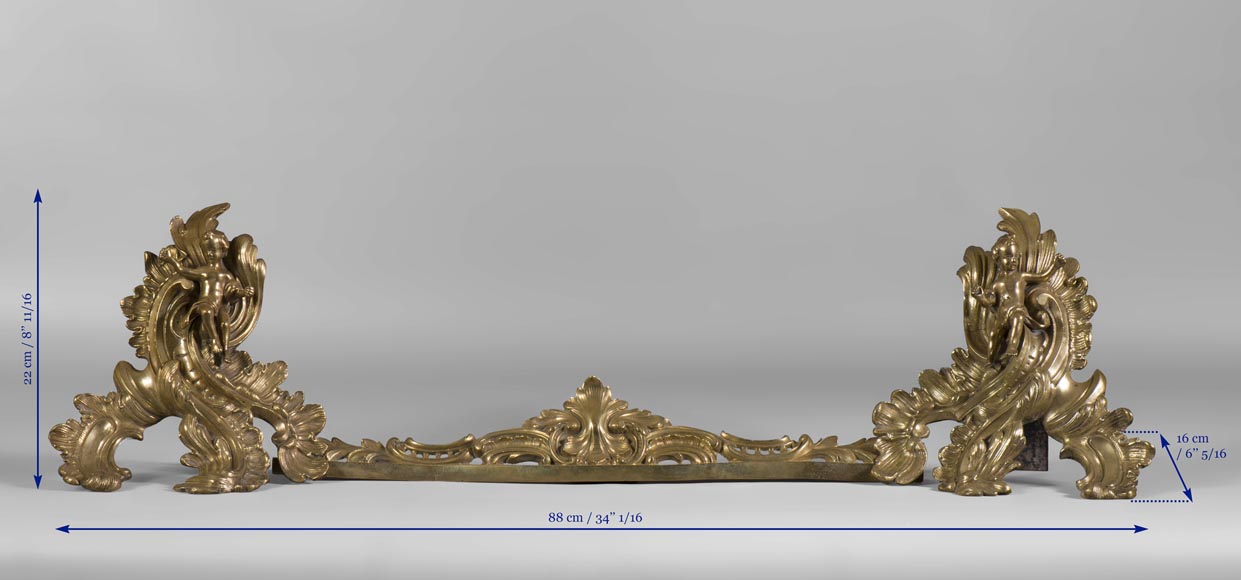 Beautiful Louis XV Style gilt bronze fire fender with children and foliages-6