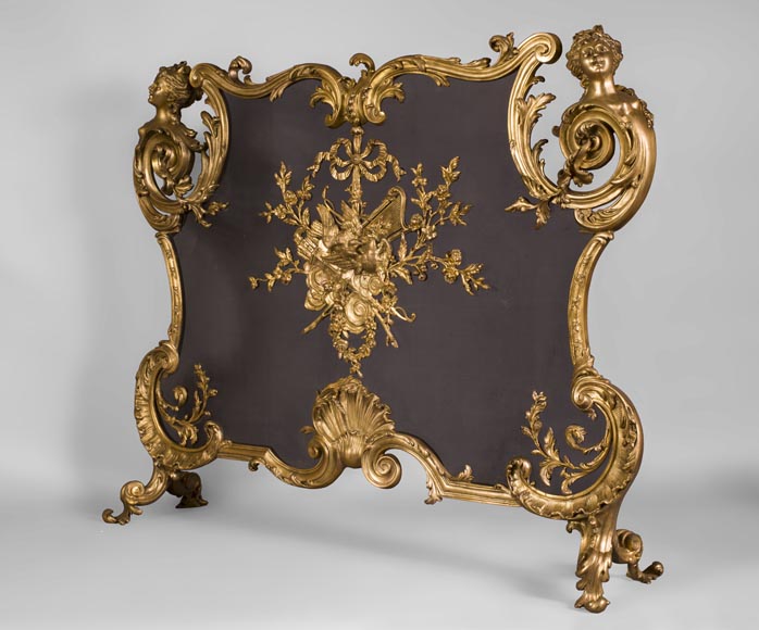 François LINKE (1855-1946) and BOUHON Frères - Gilt bronze firescreen adorned with espagnolettes and attributes of love