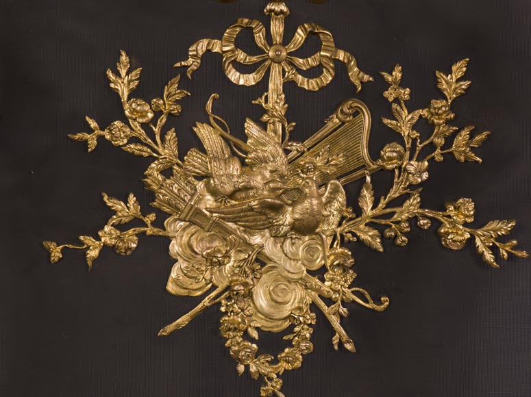 François LINKE (1855-1946) and BOUHON Frères - Gilt bronze firescreen adorned with espagnolettes and attributes of love