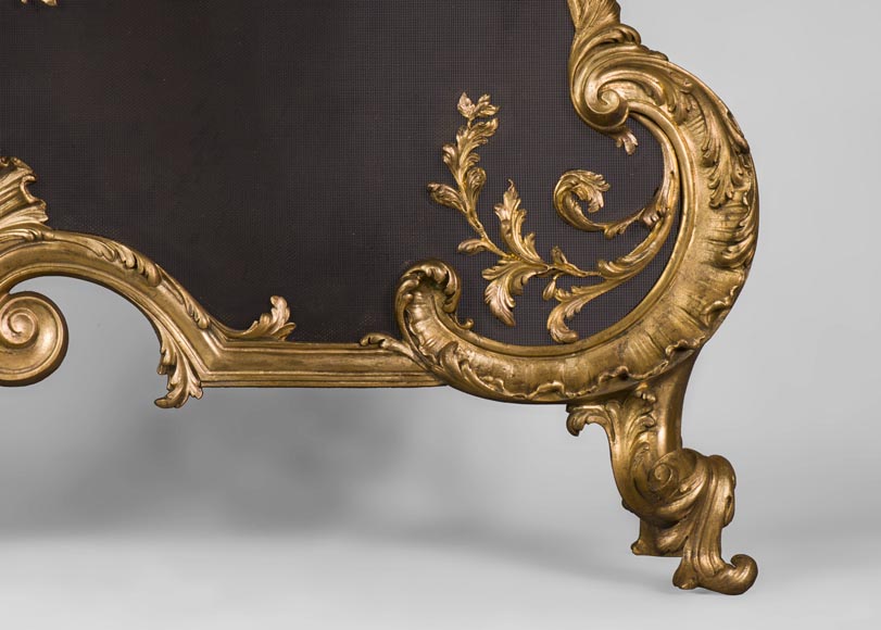 François LINKE (1855-1946) and BOUHON Frères - Gilt bronze firescreen adorned with espagnolettes and attributes of love