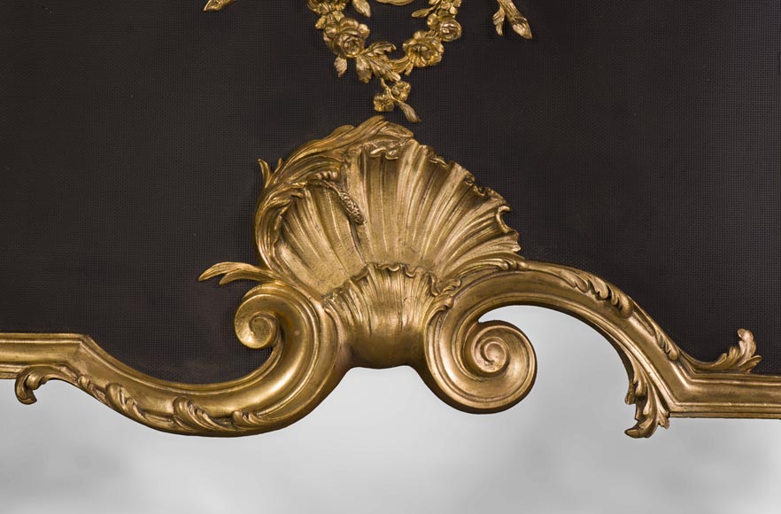 François LINKE (1855-1946) and BOUHON Frères - Gilt bronze firescreen adorned with espagnolettes and attributes of love