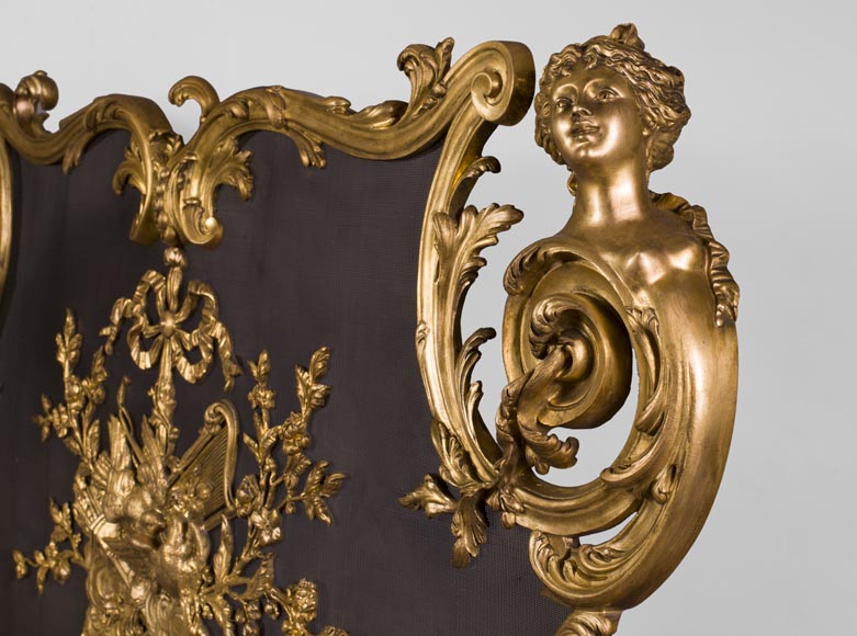 François LINKE (1855-1946) and BOUHON Frères - Gilt bronze firescreen adorned with espagnolettes and attributes of love