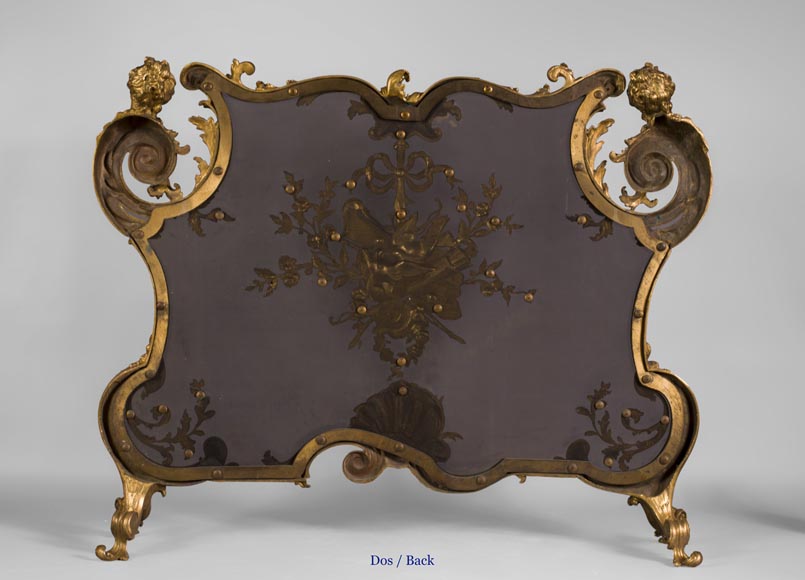 François LINKE (1855-1946) and BOUHON Frères - Gilt bronze firescreen adorned with espagnolettes and attributes of love