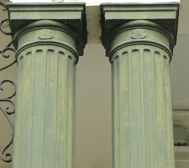 Cast iron columns. 10 columns