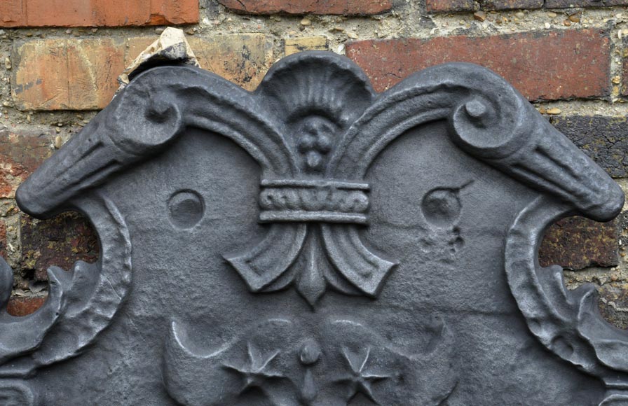 Antique cast iron fireback with coat of arms with a sword and two stars, two ionic pilasters and leather cut pattern, late 17th century -2