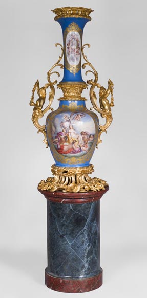 Napoleon III monumental vase in Porcelain of Paris with the Triumph of Venus mounted in gilt bronze with espagnolettes-0