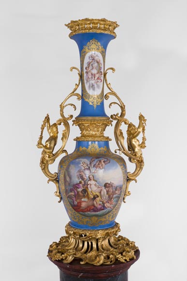 Napoleon III monumental vase in Porcelain of Paris with the Triumph of Venus mounted in gilt bronze with espagnolettes-1