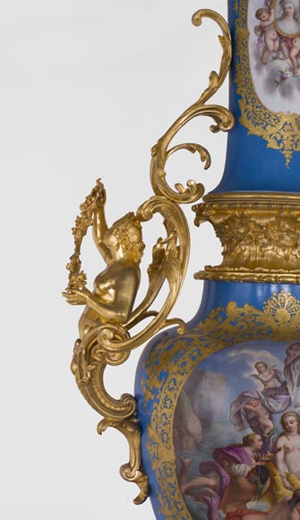 Napoleon III monumental vase in Porcelain of Paris with the Triumph of Venus mounted in gilt bronze with espagnolettes-13