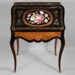 Julien-Nicolas RIVART (1802-1867) - Curved writing desk with lozenges marquetry And flowers bouquet in porcelain inlay