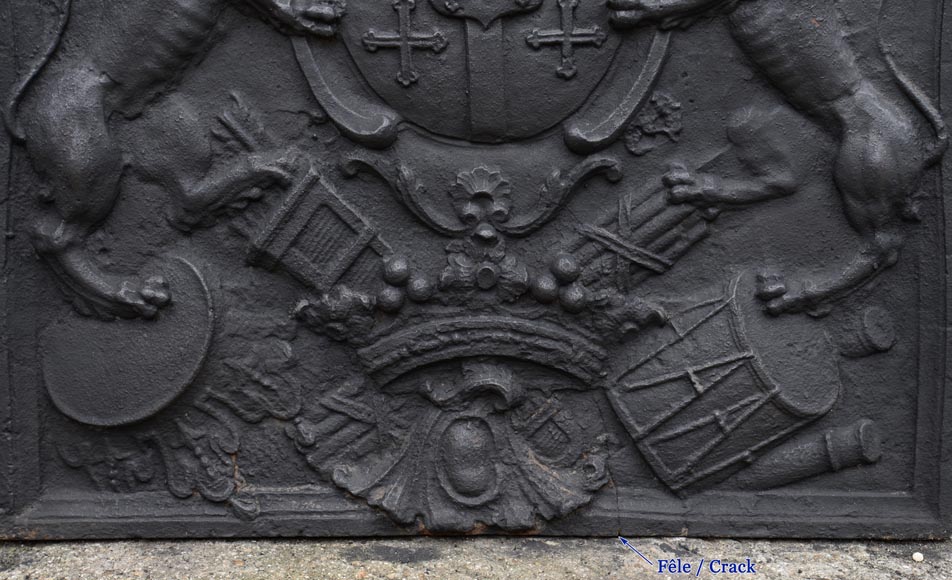 Beautiful antique cast iron fireback with the Cléron family coat of arms, 18th century-5