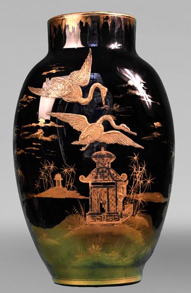 Cristalleries du Val Saint-Lambert, Pair of vases with a Japanese