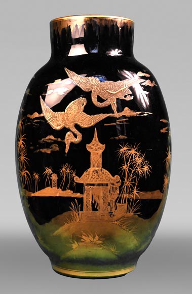 Cristalleries du Val Saint-Lambert, Pair of vases with a Japanese landscape, circa 1880-2