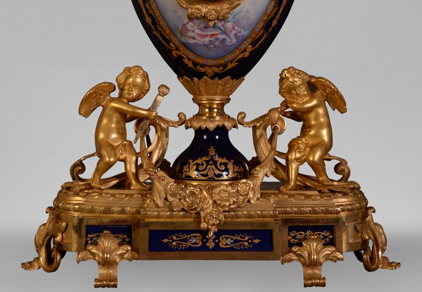 Napoleon III style clock, in Sèvres night blue porcelain and gilded bronze-3
