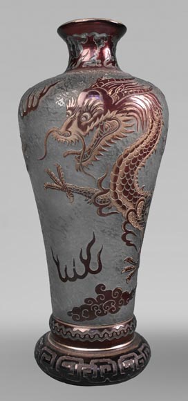 Cristallerie Saint-Louis, Vase with dragon, before 1900-0