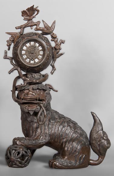 Chinese style clock with Foo dog decoration.-0