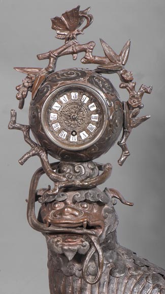 Chinese style clock with Foo dog decoration.-2