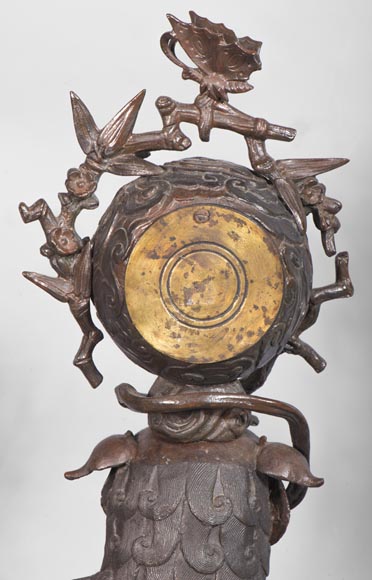 Chinese style clock with Foo dog decoration.-10