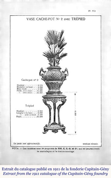 Capitain-Gény foundry, Bronze burnished cast iron vase on a tripod, circa 1892-1