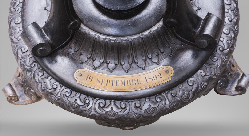 Capitain-Gény foundry, Bronze burnished cast iron vase on a tripod, circa 1892-8