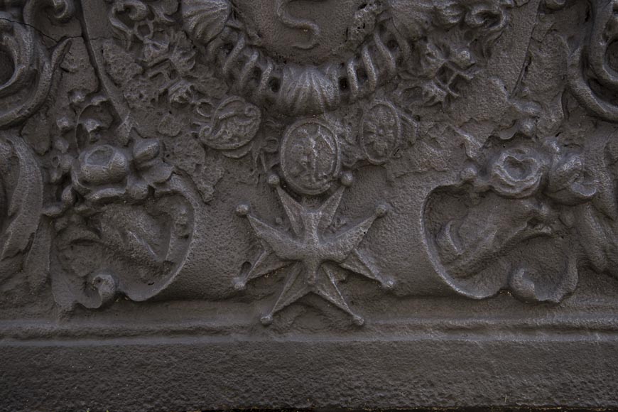 Exceptional antique cast iron fireback with the coat of arms of Jean-Baptiste Colbert, marquis of Seignelay-4