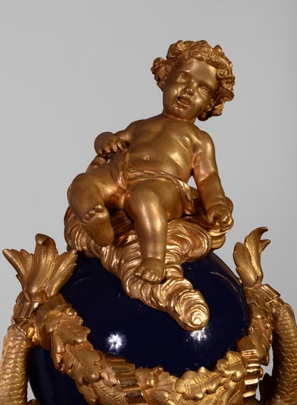 Exceptional pair of Napoleon III style andirons with putti made of gilt bronze and blue lacquered bronze -7