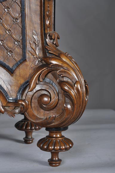 Mazaroz (attributed to), Neo-Renaissance carved walnut cartel