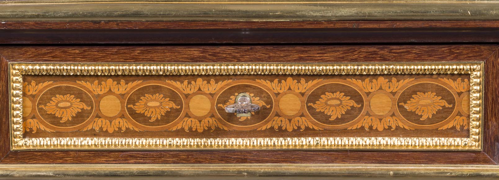 Exceptional Napoleon III style table in diverse varieties of wood marquetery, second half of the 19th century-5