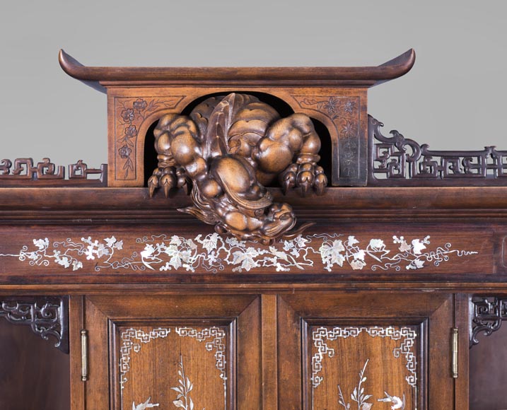 Shelves cabinet of Far Eastern inspiration, decorated with floral vases in mother-of-pearl and ivory-1