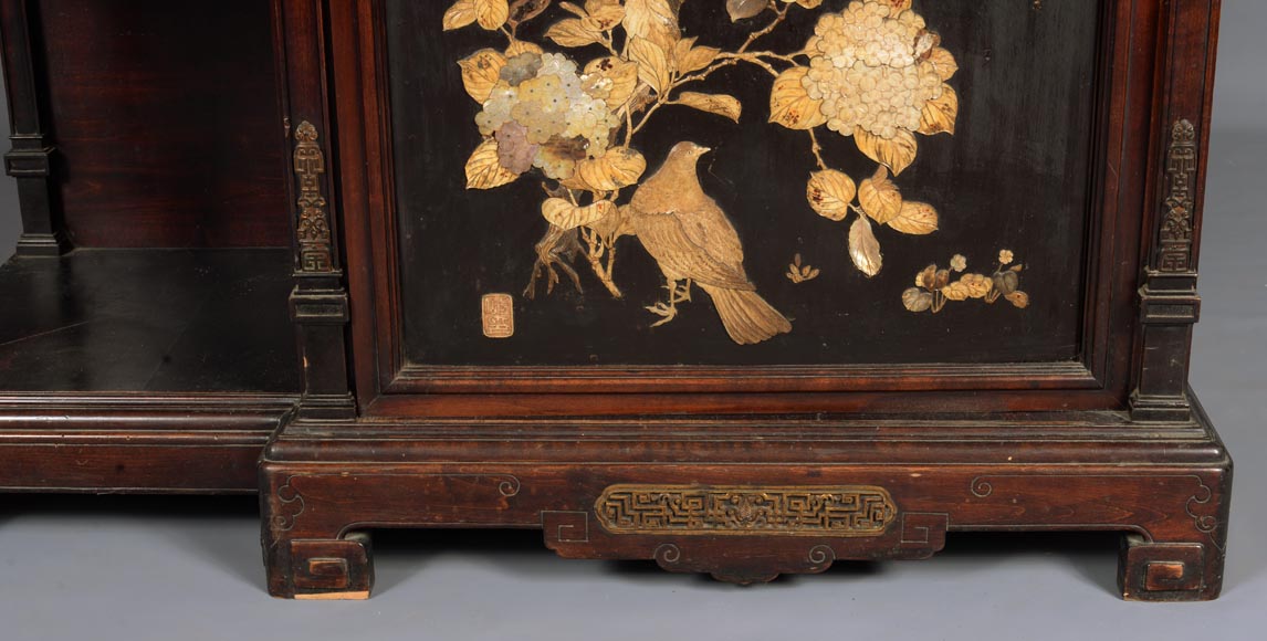 Gabriel Viardot (attributed to) - Japanese style presentation cabinet with a laquer and mother-of-pearl decor-17