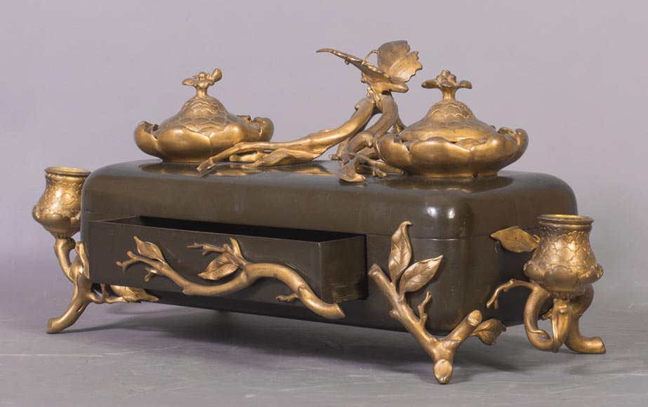 Frédéric-Eugène PIAT (1827-1903) (model by) for Maison PERROT (bronze maker) - Elegant japonese-style inkwell with butterfly-2