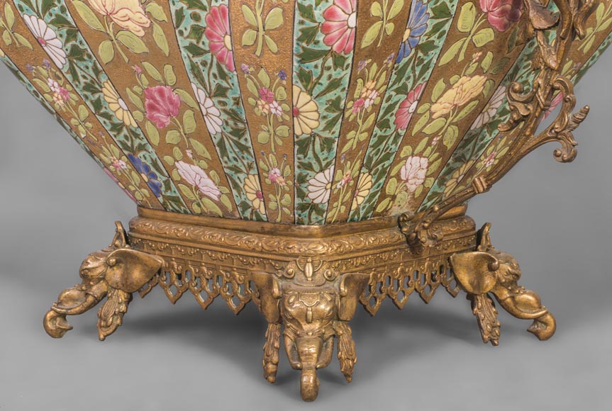 Ignac FISCHER - Chinese style jardiniere, in earthenware and