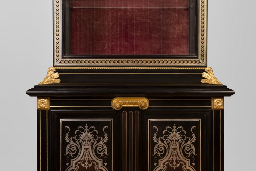 L'ESCALIER DE CRISTAL - Display cabinet in metal marquetry and bronze ornaments-2