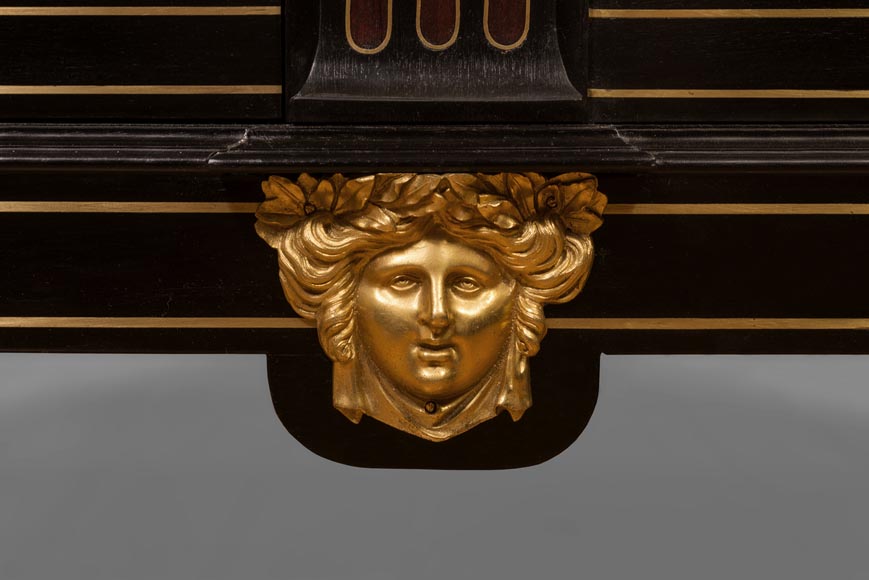 L'ESCALIER DE CRISTAL - Display cabinet in metal marquetry and bronze ornaments-4