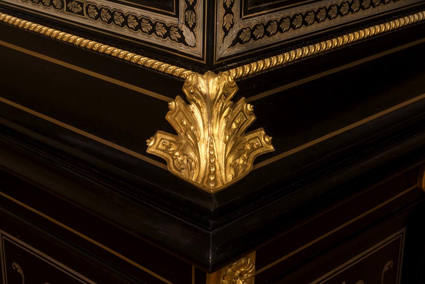 L'ESCALIER DE CRISTAL - Display cabinet in metal marquetry and bronze ornaments-5