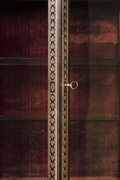 L'ESCALIER DE CRISTAL - Display cabinet in metal marquetry and bronze ornaments-6