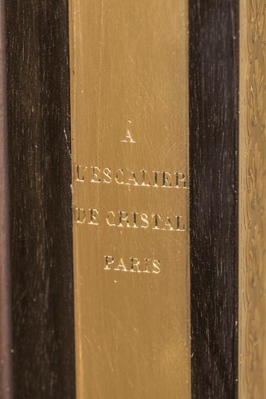 L'ESCALIER DE CRISTAL - Display cabinet in metal marquetry and bronze ornaments-7